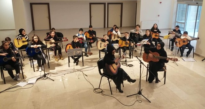 Kursiyerlerden gitar konseri
