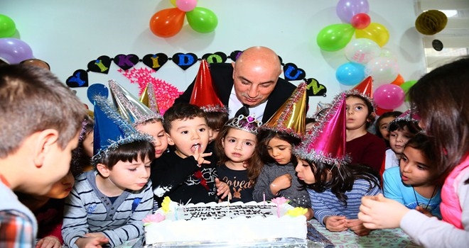ALTINOK MİNİK ÖĞRENCİLERİN DOĞUM GÜNÜNÜ KUTLADI