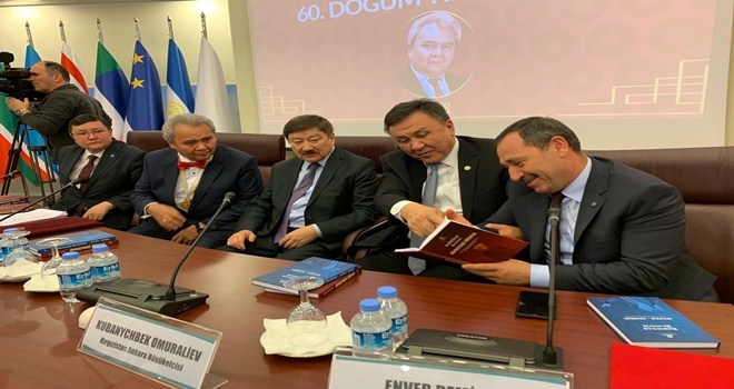 DEMİREL KIRGIZ ŞAİRİ KULTEGİN´İN KİTAP TANITIM TOPLANTISINA KATILDI