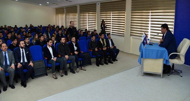 Başkan Oğuz üniversitelilerle tecrübelerini paylaştı 