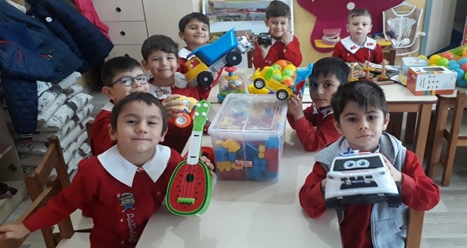 Miniklerinden Yardım Eli