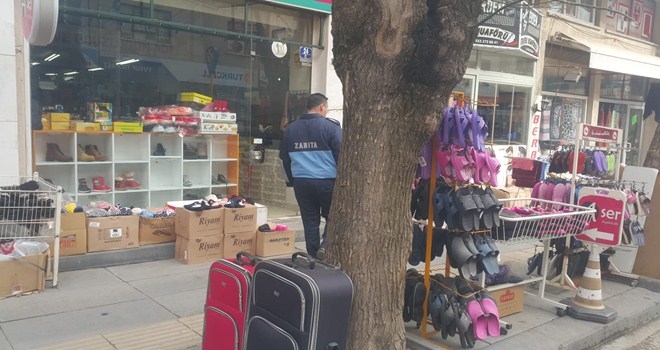 Zabıta Kaldırım İşgali Yapan Esnafları Uyardı