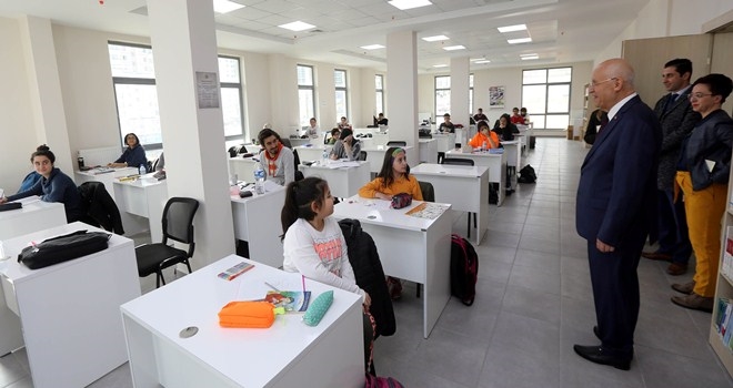 Yaşar ?Eğitime destek her geçen gün büyüyor?