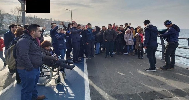İSTANBUL´U DİNLEDİLER GÖZLERİ KAPALI