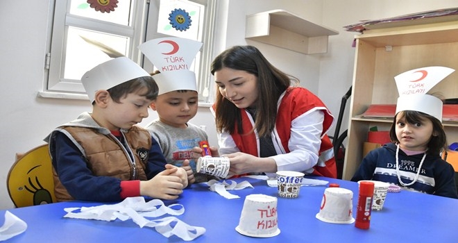 Harçlıklarını Kızılay´a bağışlayacaklar