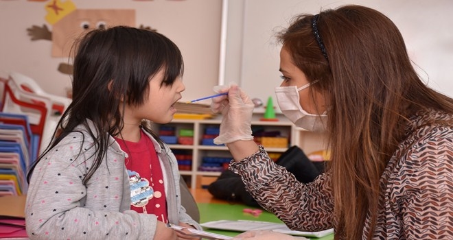 İlçe Sağlık Müdürlüğünden Minik Öğrencilere Diş Sağlığı Uygulaması