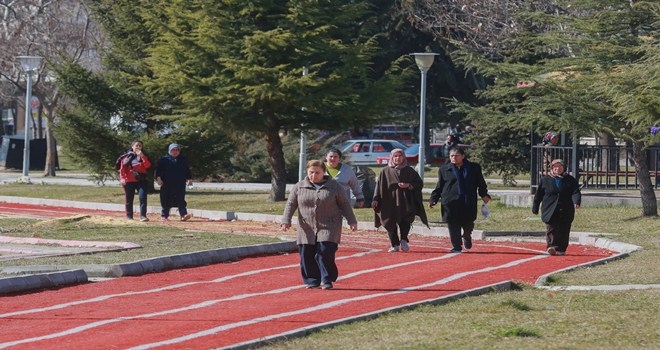 Yenimahalle parklarında güneş terapisi