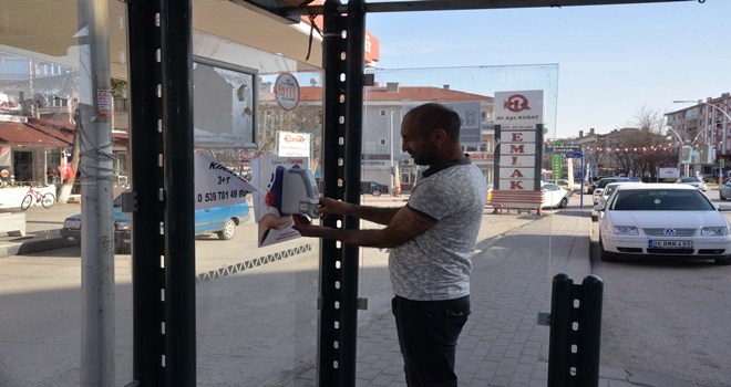Duraklara el dezenfekte üniteleri yerleştirildi