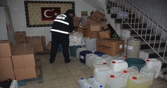 3 TON KAÇAK DEZENFEKTAN ELE GEÇİRİLDİ