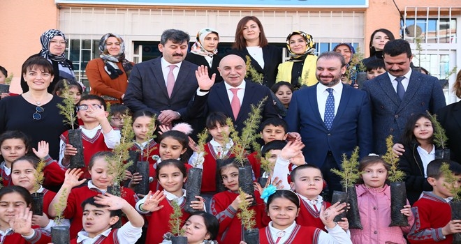FİDANLAR MİNİK ÖĞRENCİLERE BÜYÜYECEK