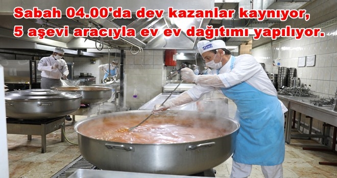 20 AŞÇI HERGÜN BİN 600 KİŞİYE YEMEK YAPIYOR