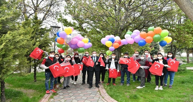 Mamak Kırmızı Beyaza büründü