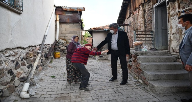 Başkan Kaplan İhtiyaç Sahiplerinin Yanında