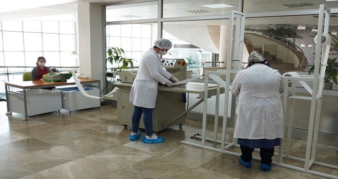 GÜNLÜK 7 BİN 500 MASKE ÜRETİLİYOR