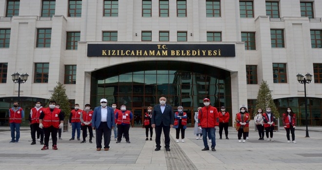Yardımsever gençler, gönülleri fethetti