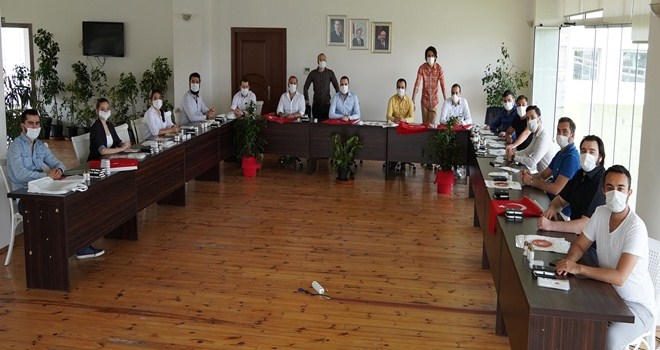 19 MAYIS´TA DOĞAN GENÇLERE HEDİYE