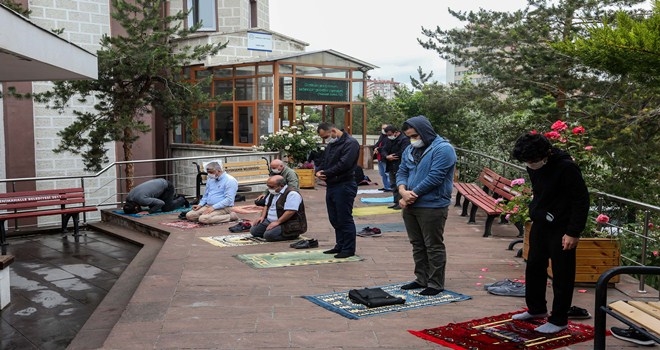 Camiler ilk Cuma için açıldı