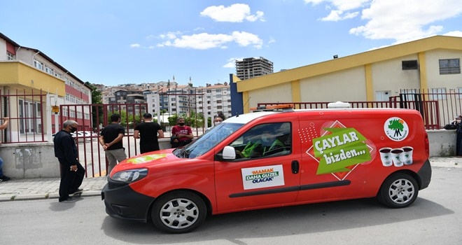 Heyecanlı Velilere Çay İkramı