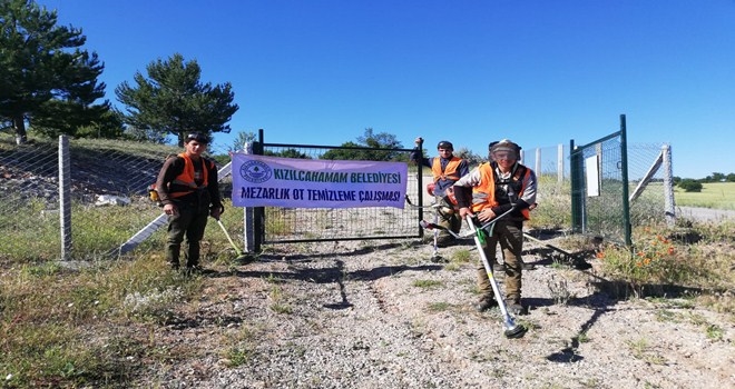 Mezarlıklar Bayram Ziyaretleri İçin Hazırlanıyor