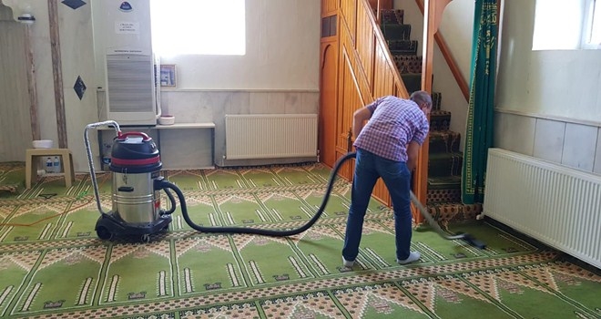 Camilerde Temizlik Çalışması