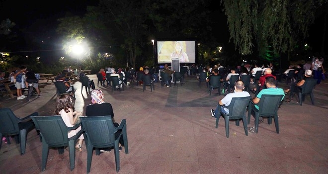 Yenimahalle´de açık hava sinema keyfi başladı