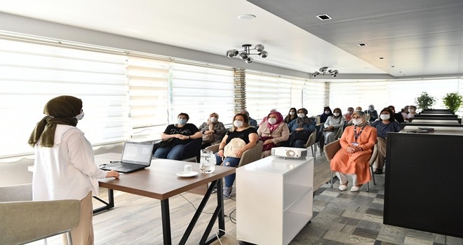 Mamaklı kadınlara e-ticaret eğitimi