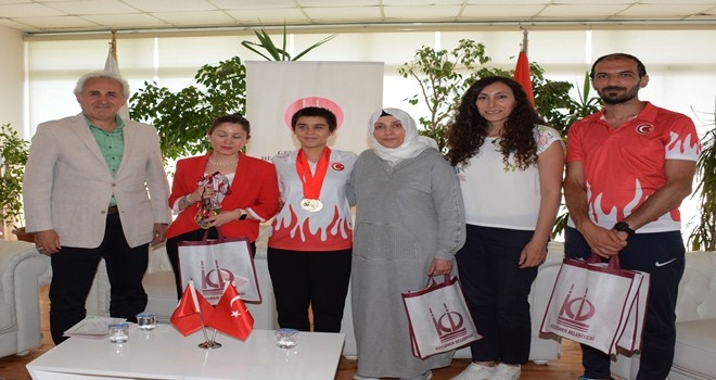 ?KEÇİÖREN´İN YILDIZLARI?NDA ?GÖNÜLLÜ´ BAŞARI ÖYKÜSÜ