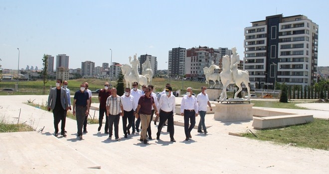 BAŞKAN DEMİREL MECLİS ÜYELERİYLE TÜRK TARİH PARKI´NDA İNCELEMELERDE BULUNDU