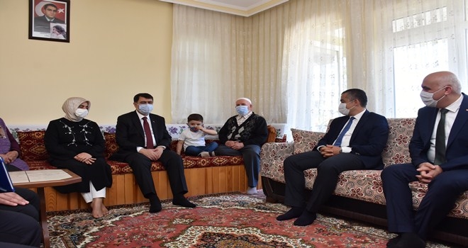 Vali Şahin´den Şehit Ailelerine Bayram Ziyareti