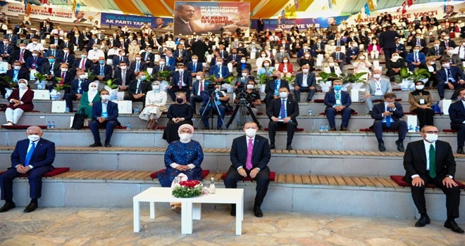 Cumhurbaşkanı Erdoğan Mamak´ta güllerle karşılandı