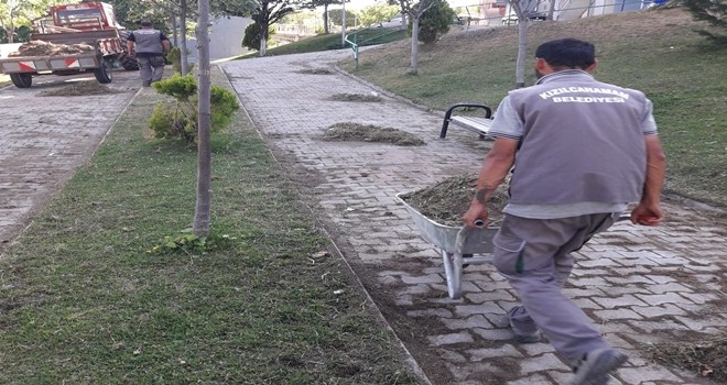 Parklarda Temizlik ve Bakım Çalışmaları Devam Ediyor