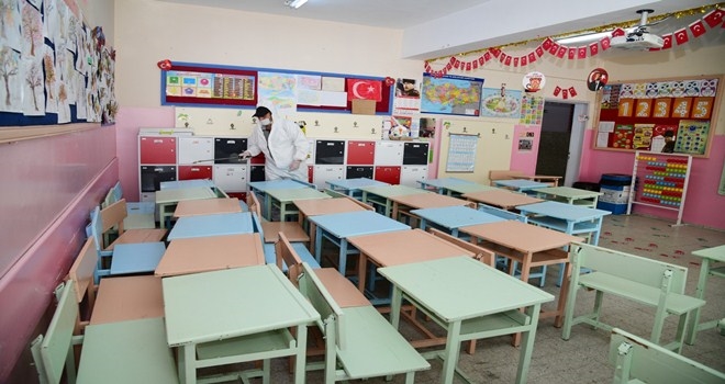 Yüzyüze eğitim öncesi okullar dezenfekte ediliyor