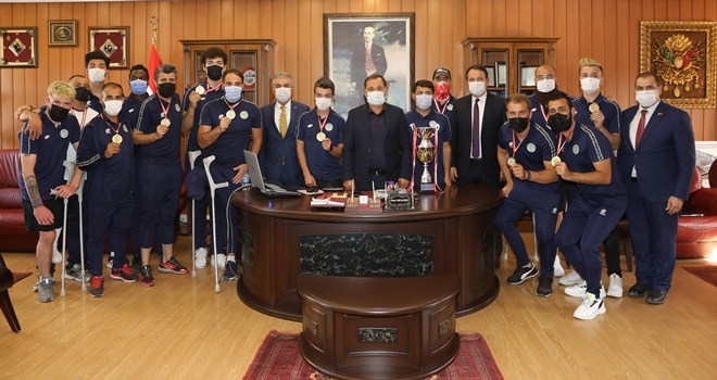 BAŞKAN DEMİREL TÜRKİYE ŞAMPİYONLARINI AĞIRLADI