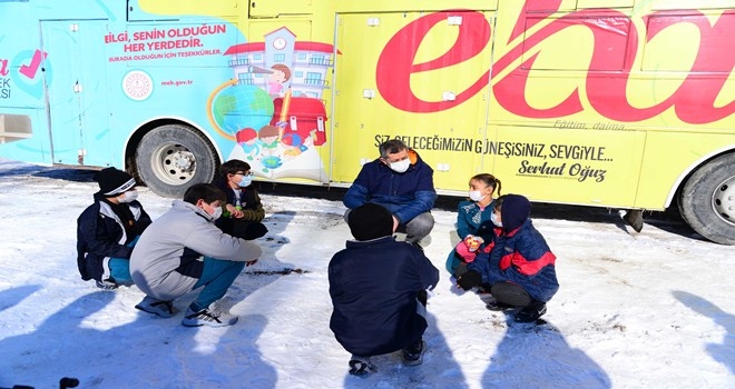 Bakan Selçuk EBABÜS´te online derse katıldı