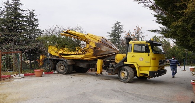 KEÇİÖREN´DE AĞAÇLAR VERİMLİ TOPRAKLARA TAŞINIYOR
