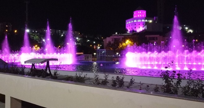ESTERGON KALESİNDEN PEMBE MESAJ