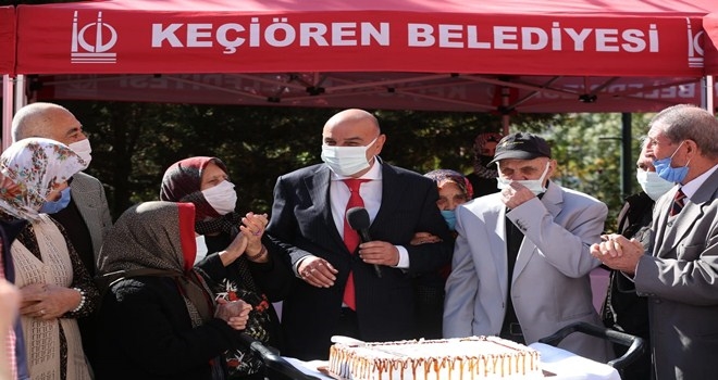 BAŞKAN ALTINOK YAŞLILAR  GÜNÜNÜ HUZUREVİNDE KUTLADI