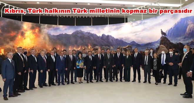 CUMHURBAŞKANI TATAR TÜRK TARİH MÜZESİ´NDE RAUF DENKTAŞ HEYKELİNİ AÇTI