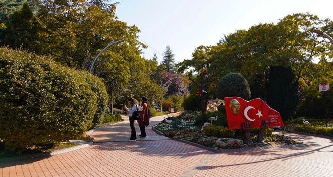 ATATÜRK BOTANİK BAHÇESİ SONBAHARI SELAMLIYOR