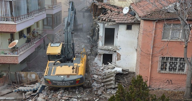 KEÇİÖREN´DE 2 BİN 466 ADET METRUK YAPI TEMİZLENDİ 