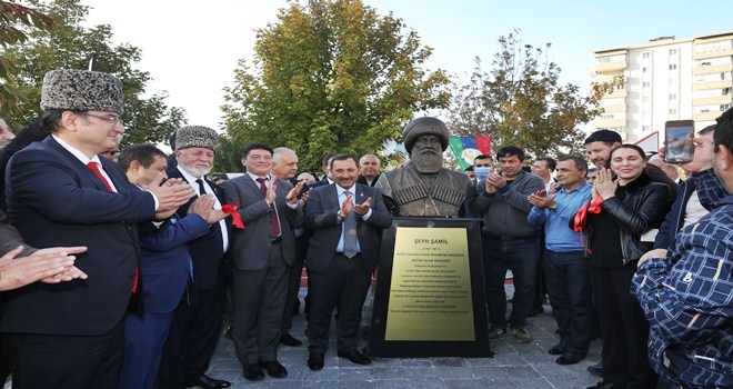 ŞEYH ŞAMİL PARKI´NDA ŞEYH ŞAMİL BÜSTÜ AÇILDI