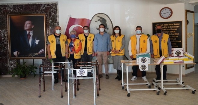 HUZUREVİNDE GÖNÜLLER ALINDI 