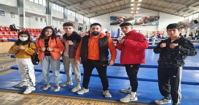 Mamak´ın demir yumrukları madalyaya doymuyor