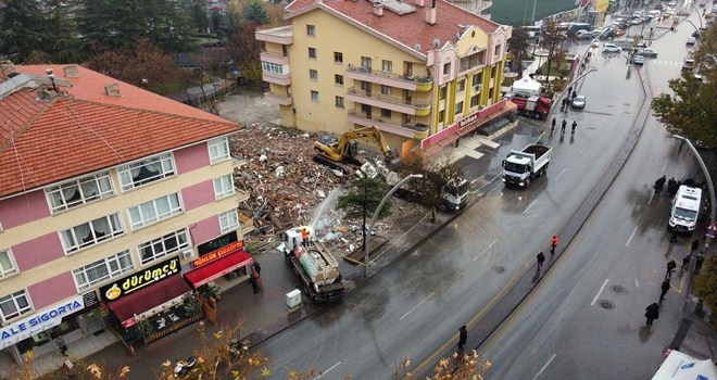 KEÇİÖREN BELEDİYESİNDEN GÜVENLİ YIKIM 