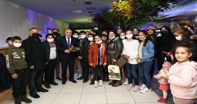 SARIKAMIŞ´TAN GELEN ÖĞRENCİLERİ  KEÇİÖREN BELEDİYESİ MİSAFİR ETTİ 