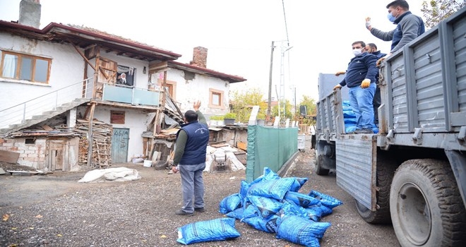 İhtiyaç sahiplerine kömür yardımları sürüyor
