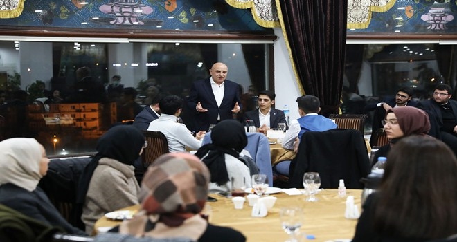 BAŞKAN ALTINOK HUKUK ÖĞRENCİLERİYLE BULUŞTU