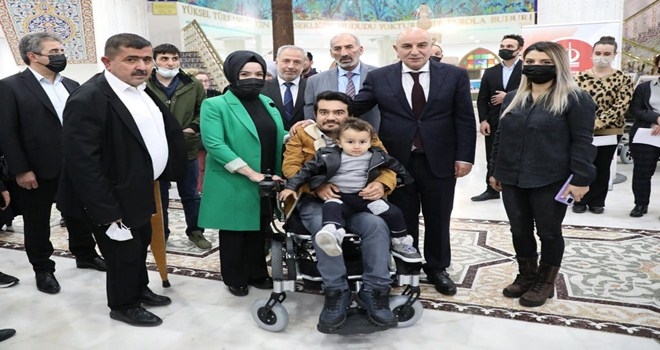 BAŞKAN ALTINOK 10 AKÜLÜ SANDALYE HEDİYE ETTİ