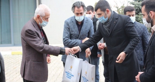 AK Parti Mamak İlçe Gençlik Kollarından Huzurevine ziyaret