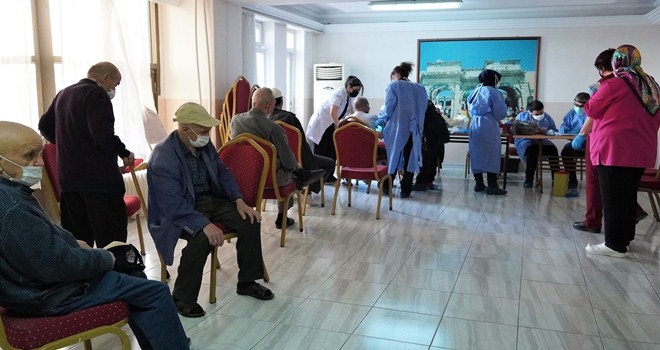 KEÇİÖREN BELEDİYESİ HUZUREVİ´NDE  İKİNCİ DOZ AŞILAR YAPILDI 